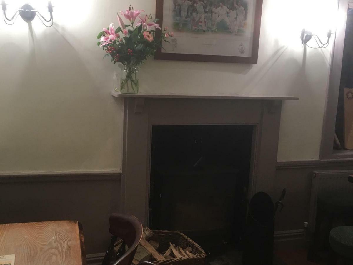 เดอะ บาร์โทโลมิว อาร์ม Bed & Breakfast Maidford ภายนอก รูปภาพ